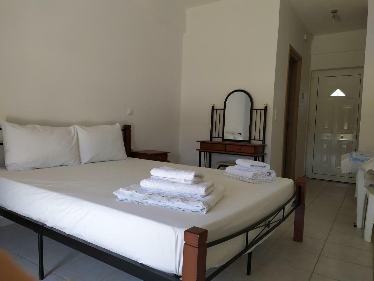 Makinia Beach Nafpaktos Luaran gambar
