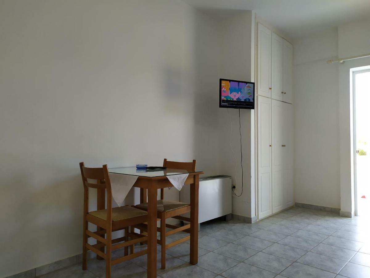 Makinia Beach Nafpaktos Luaran gambar